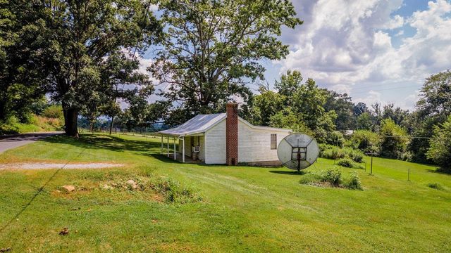 1557 RINACAS CORNER RD, Shenandoah, VA 22849