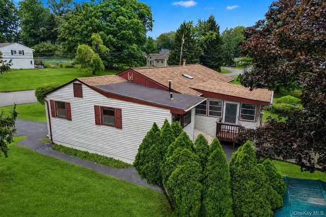 8 Victoria Drive, Nanuet, NY 10954