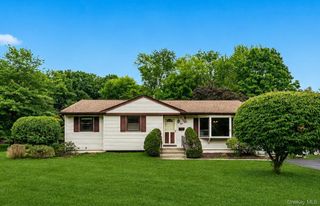 8 Victoria Drive, Nanuet, NY 10954