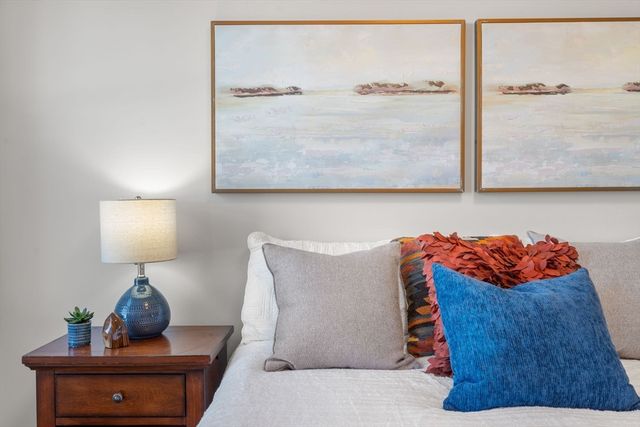 2003 Commonwealth Ave 11, Boston, MA 02135