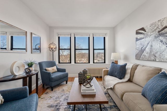 2003 Commonwealth Ave 11, Boston, MA 02135