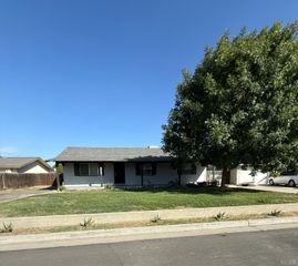 2127 N 11th Avenue, Hanford, CA 93230