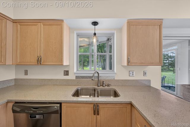 24349 Millcreek Court, Farmington Hills, MI 48336