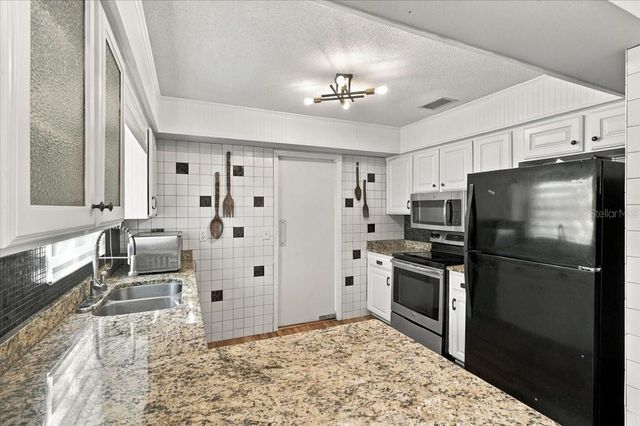 611 E HIGHLAND DRIVE, Lakeland, FL 33813