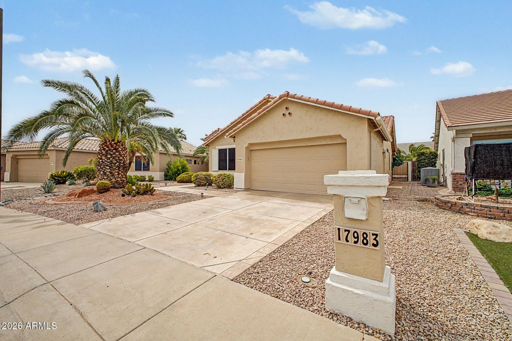 17983 W DENEEN Way, Surprise, AZ 85374 — photo 4