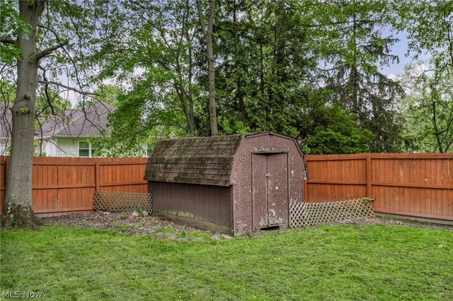 7647 Mccreary Road, Seven Hills, OH 44131