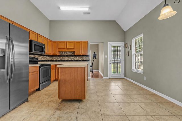 1525 CARLTON RIDGE DR, Cordova, TN 38016