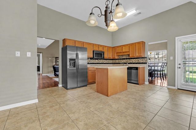 1525 CARLTON RIDGE DR, Cordova, TN 38016