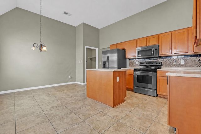 1525 CARLTON RIDGE DR, Cordova, TN 38016
