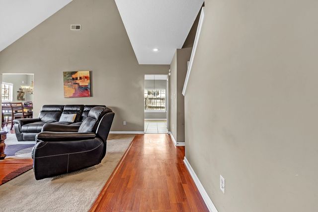 1525 CARLTON RIDGE DR, Cordova, TN 38016