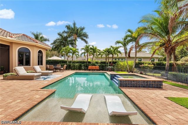 6081 Tamworth CT, Naples, FL 34119