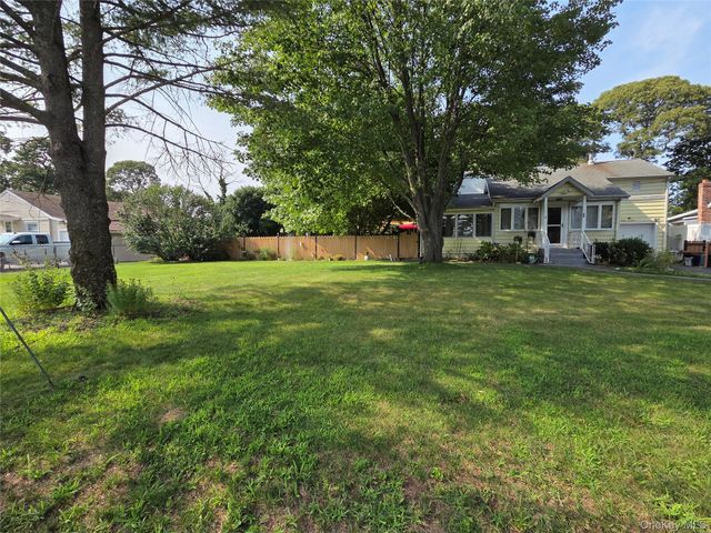 33 Elmwood Avenue, Selden, NY 11784
