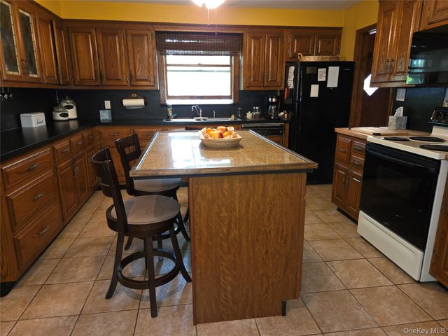 33 Elmwood Avenue, Selden, NY 11784