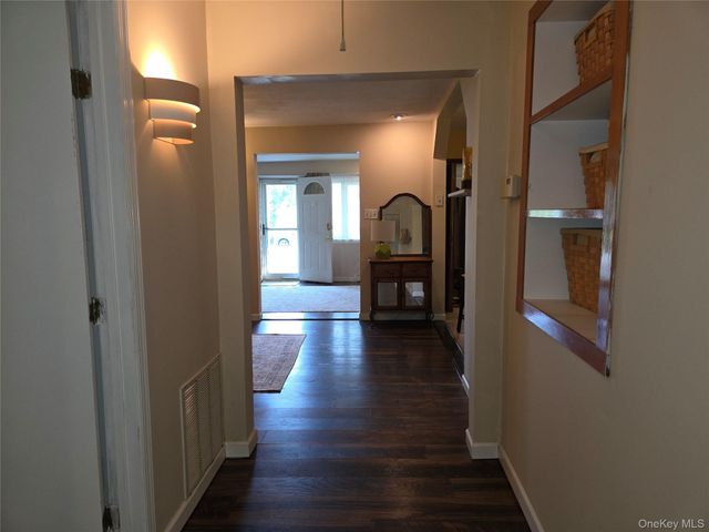 33 Elmwood Avenue, Selden, NY 11784