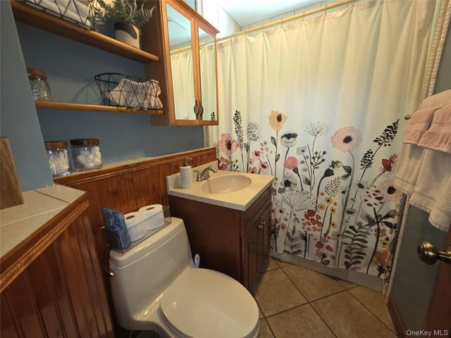 33 Elmwood Avenue, Selden, NY 11784