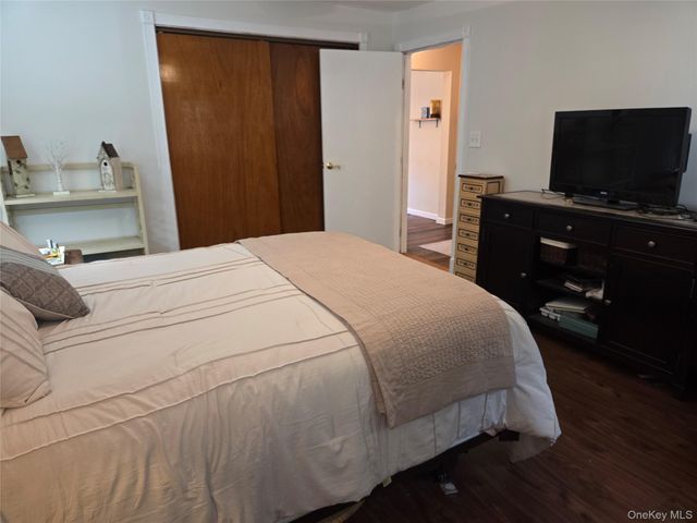 33 Elmwood Avenue, Selden, NY 11784