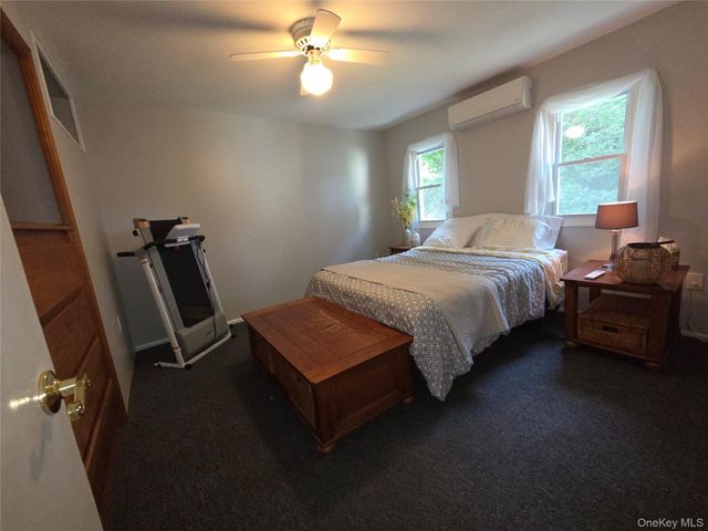 33 Elmwood Avenue, Selden, NY 11784