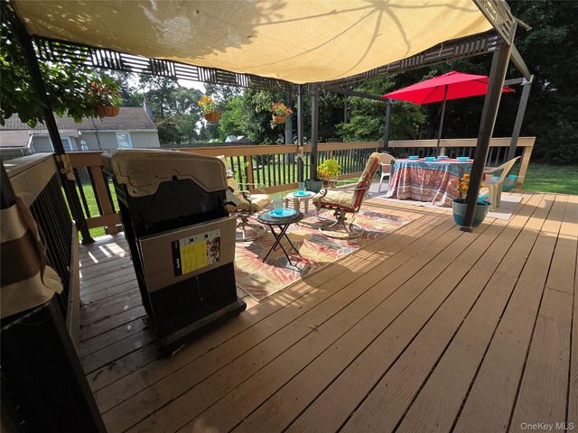 33 Elmwood Avenue, Selden, NY 11784