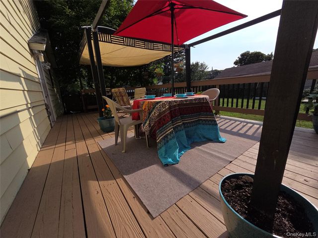 33 Elmwood Avenue, Selden, NY 11784
