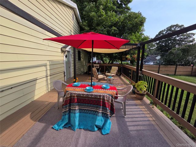 33 Elmwood Avenue, Selden, NY 11784