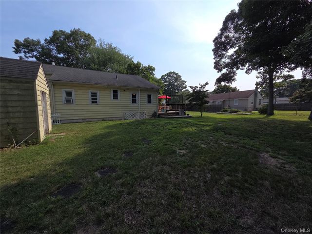 33 Elmwood Avenue, Selden, NY 11784