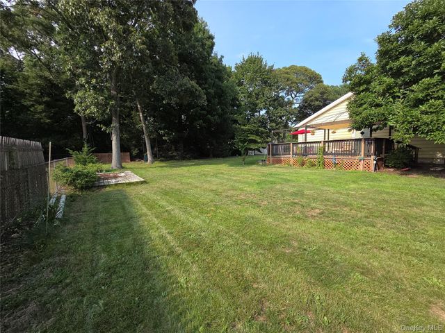 33 Elmwood Avenue, Selden, NY 11784