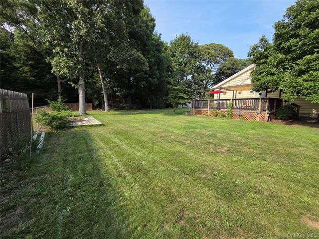 33 Elmwood Avenue, Selden, NY 11784