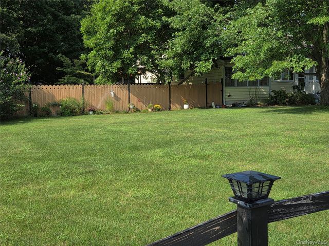 33 Elmwood Avenue, Selden, NY 11784