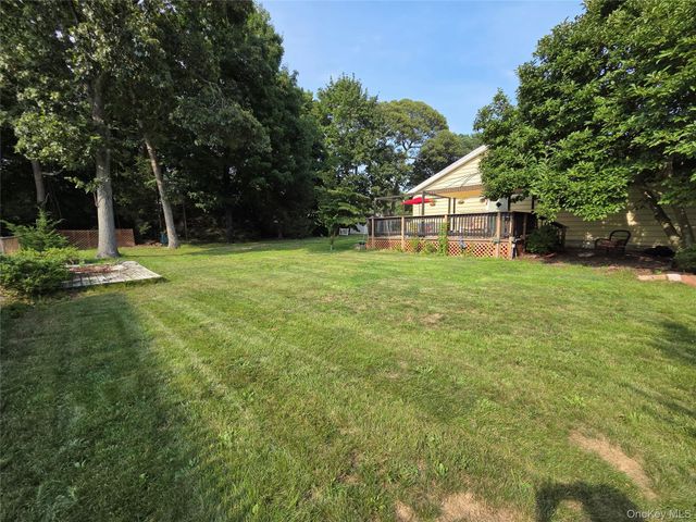 33 Elmwood Avenue, Selden, NY 11784