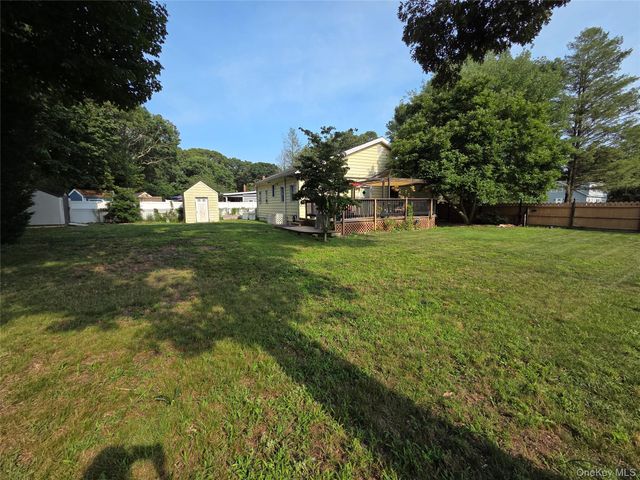 33 Elmwood Avenue, Selden, NY 11784