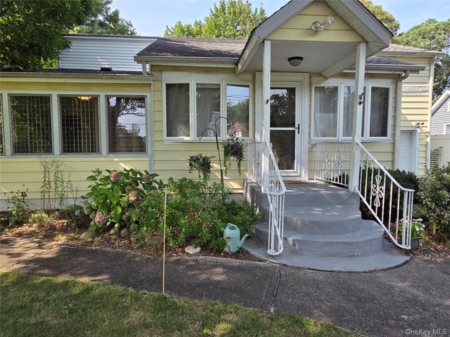 33 Elmwood Avenue, Selden, NY 11784