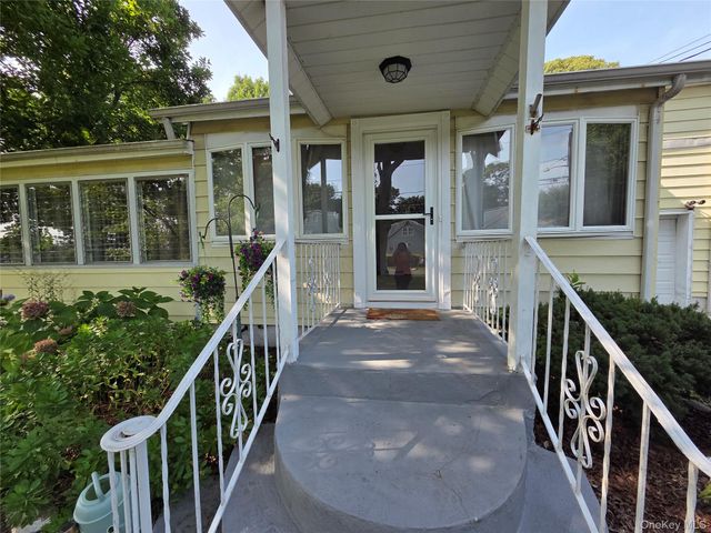 33 Elmwood Avenue, Selden, NY 11784