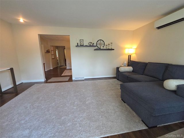 33 Elmwood Avenue, Selden, NY 11784