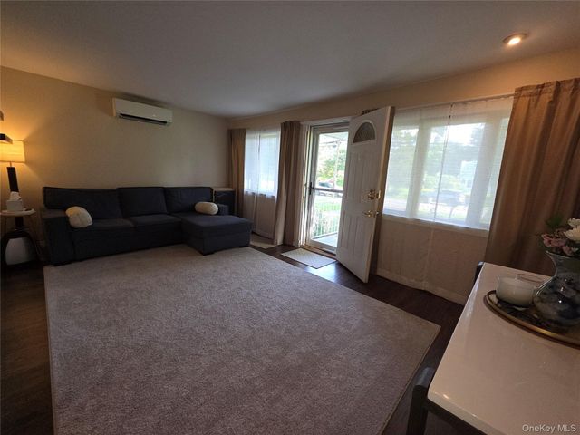 33 Elmwood Avenue, Selden, NY 11784