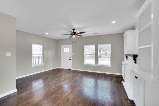 401 Poplar Street, Italy, TX 76651