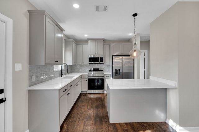 401 Poplar Street, Italy, TX 76651