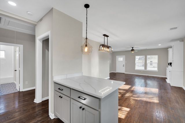 401 Poplar Street, Italy, TX 76651