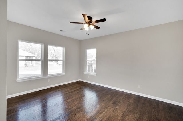 401 Poplar Street, Italy, TX 76651