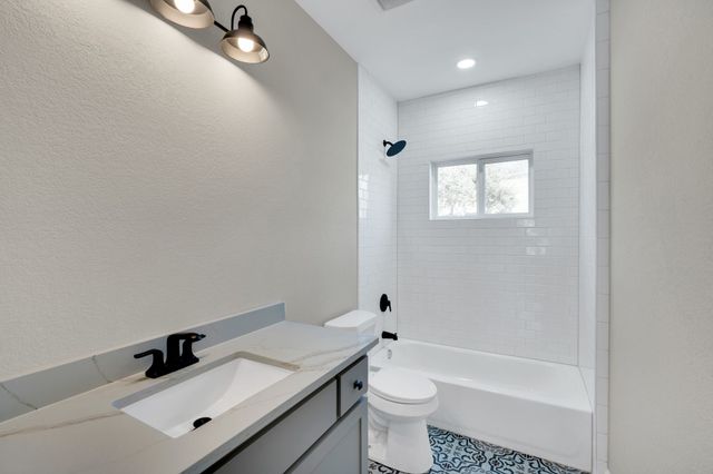 401 Poplar Street, Italy, TX 76651