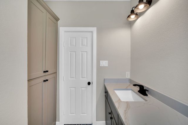 401 Poplar Street, Italy, TX 76651