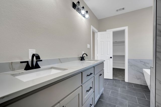 401 Poplar Street, Italy, TX 76651