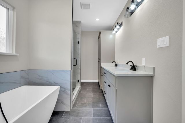 401 Poplar Street, Italy, TX 76651