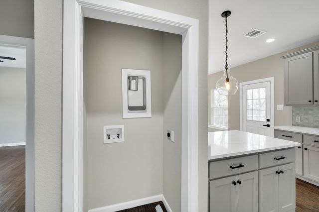 401 Poplar Street, Italy, TX 76651