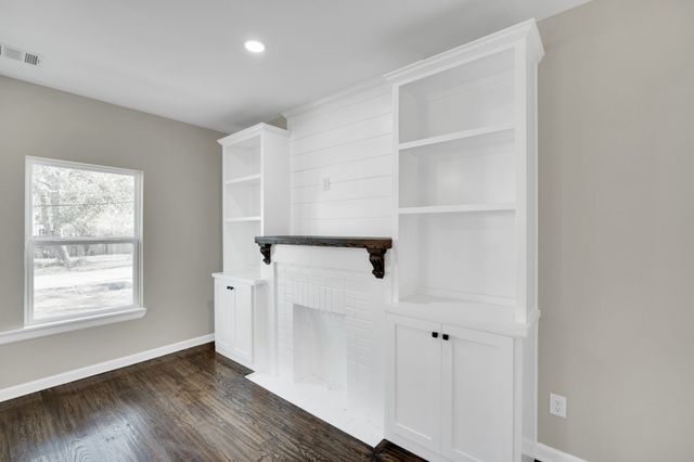 401 Poplar Street, Italy, TX 76651