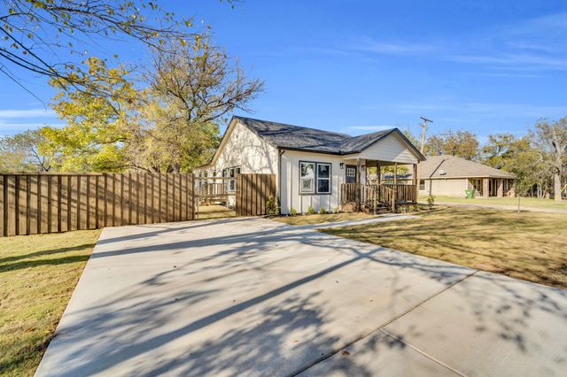 401 Poplar Street, Italy, TX 76651