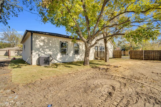 401 Poplar Street, Italy, TX 76651