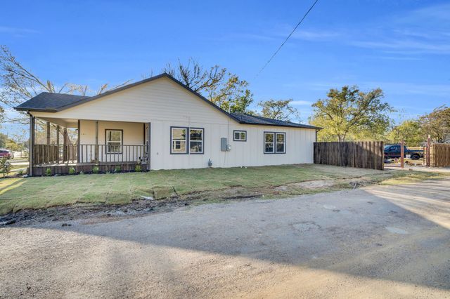 401 Poplar Street, Italy, TX 76651