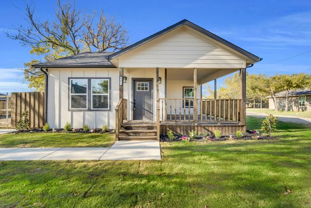 401 Poplar Street, Italy, TX 76651