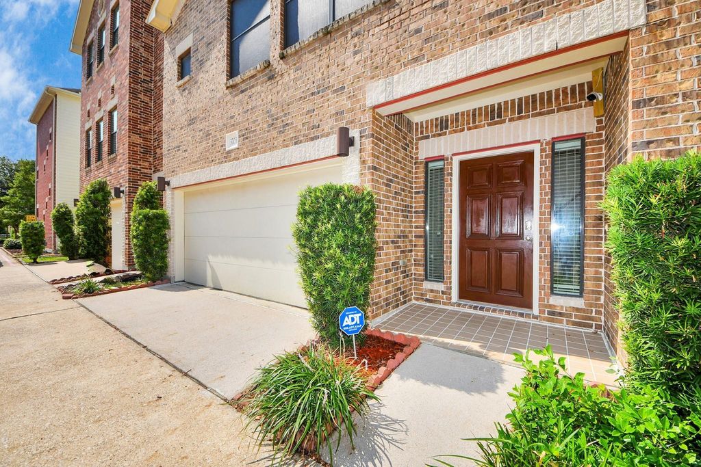 3703 Main Plaza Drive, Houston, TX 77025