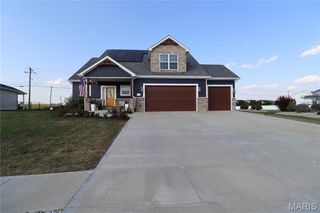 640 Eisenhower, Troy, IL 62294